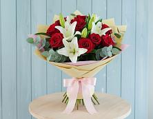 Букет цветов из:  Лилии и Розы в Михайлове
