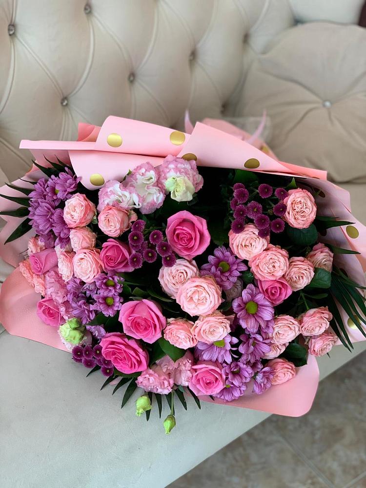 Букет цветов из: Хризантемы, Розы и Лизиантусы в Михайлове