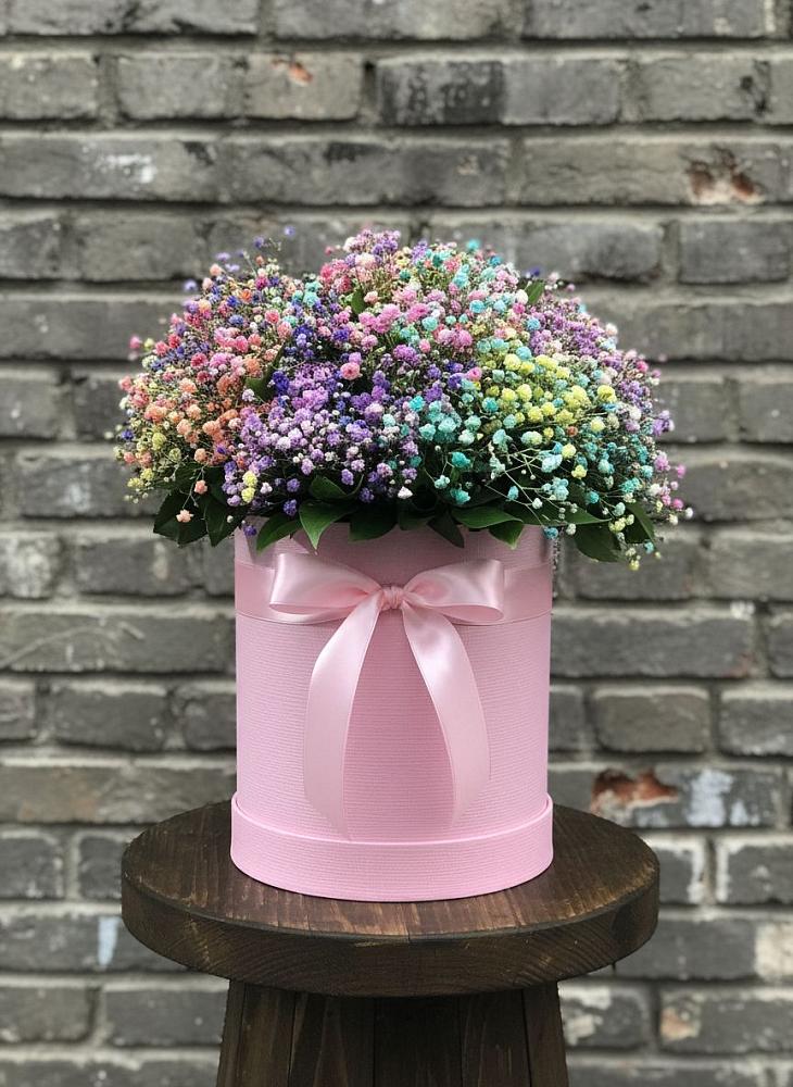 Цветочная композиция из Гипсофила и Розы в шляпной коробке в Михайлове