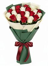 Букет Микс из красных и белых роз в Михайлове
