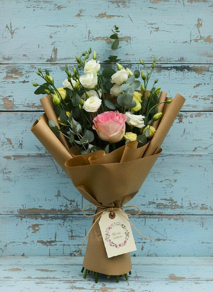 Букет цветов из: Розы и Лизиантусы в Михайлове