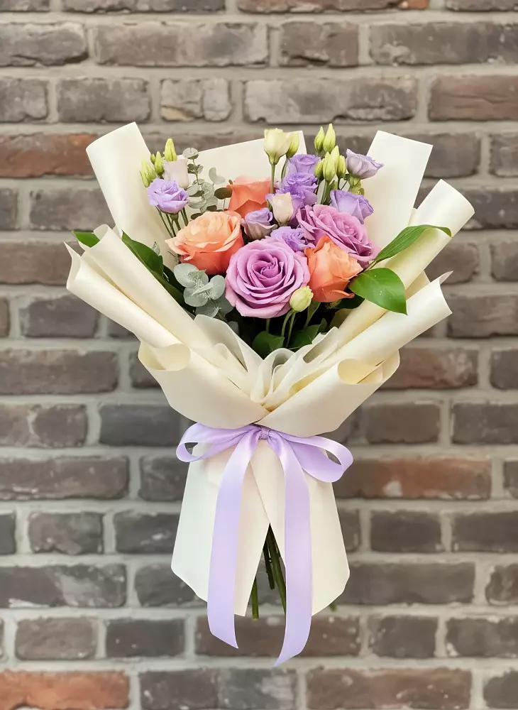 Букет цветов из: Лизиантусы и Розы в Михайлове