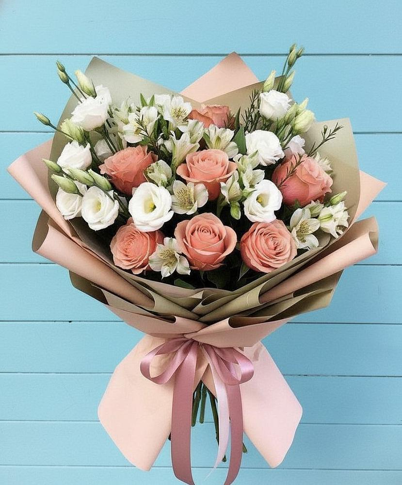 Букет цветов из: Розы, Альстромерии и Лизиантусы в Михайлове
