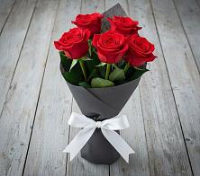 Букет 5 Красных роз Эдлесс Лав в Михайлове