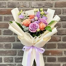 Букет цветов из:  Лизиантусы и Розы в Михайлове