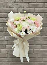 Букет цветов из:  Гвоздики, Розы, Лизиантусы и Хризантемы в Михайлове