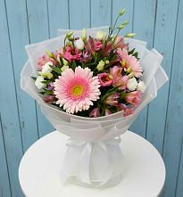 Букет цветов из:  Герберы, Альстромерии и Лизиантусы в Михайлове