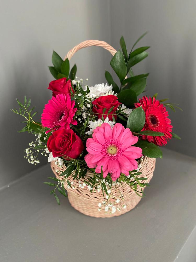 Цветочная композиция из Розы, Хризантемы и Герберы в корзине в Михайлове