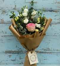 Букет цветов из:  Розы и Лизиантусы в Михайлове