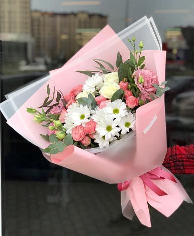 Букет цветов из: Розы, Лизиантусы и Хризантемы в Михайлове