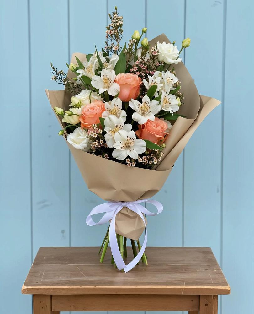 Букет цветов из: Альстромерии, Лизиантусы, Розы и Хризантемы в Михайлове