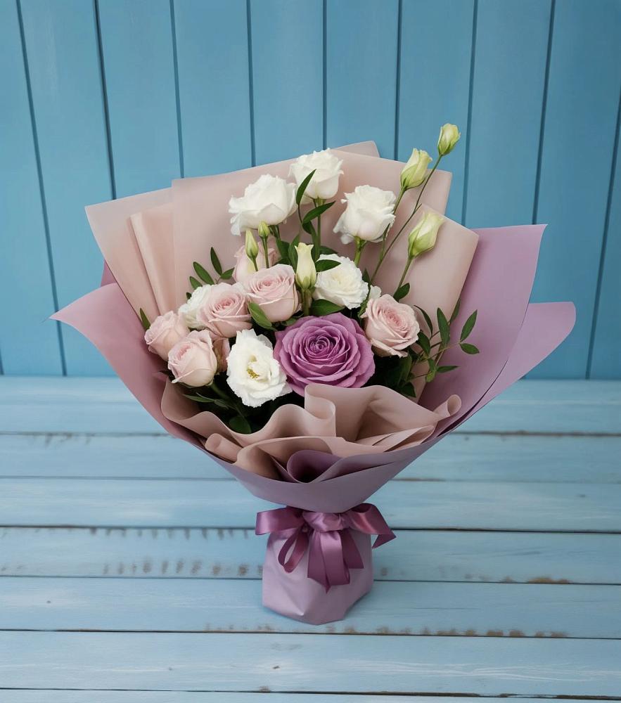 Букет цветов из: Розы и Лизиантусы в Михайлове